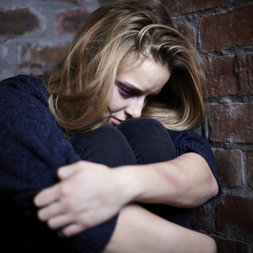 depressed-woman-in-corner sad woman beside wall